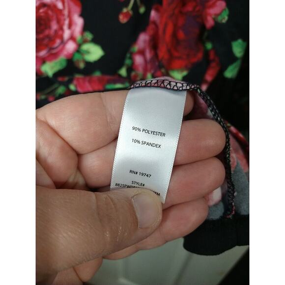 Pioneer Woman M Blouse Black Red Floral V Neck 3/4 Sleeves - Picture 8 of 10